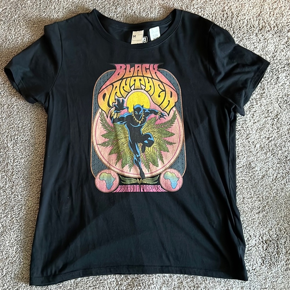 MARVEL Black Panther Shirt, size M, NEW.